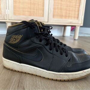 Air Jordan Retro 1 Black Metallic Gold